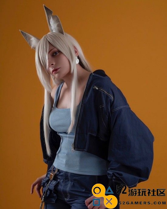 COSPLAY图赏：樱花妹COS《蔚蓝档案》康娜死库水泳衣难掩肉感身材