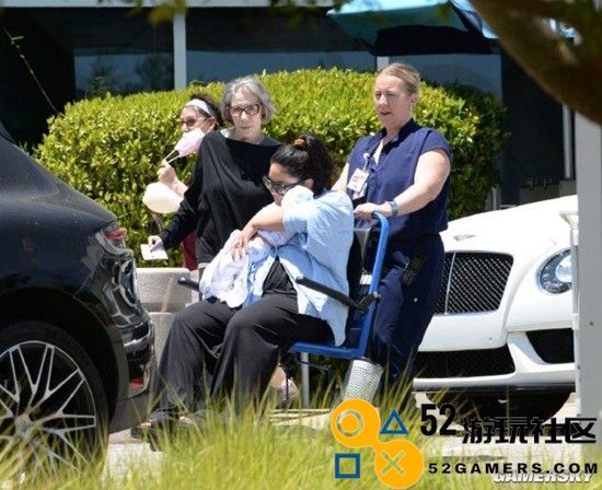 《歌舞青春》女神生娃：凡妮莎·哈金斯喜迎爱子降临