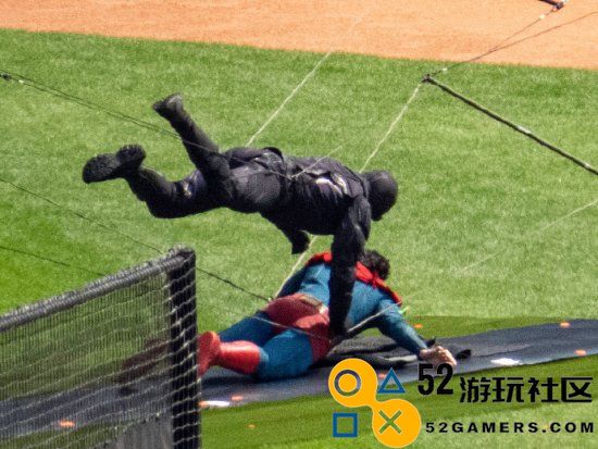 DC《超人》曝光新片场照！男主与替身同框亮相